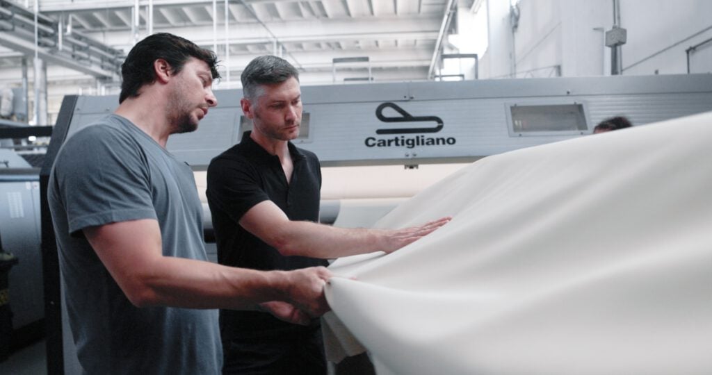 Thomas Lamparter und Antonio Dal Molin gegutachten ein Leder