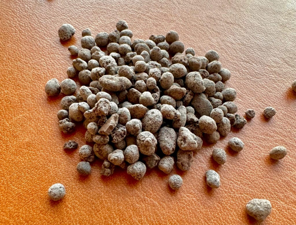 Olivenleder_Fertilizer_on_leather_HP