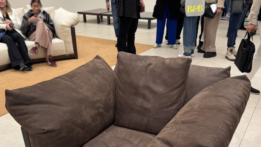 B&B Olivenleder Sessel auf Salone Mobile Mailand