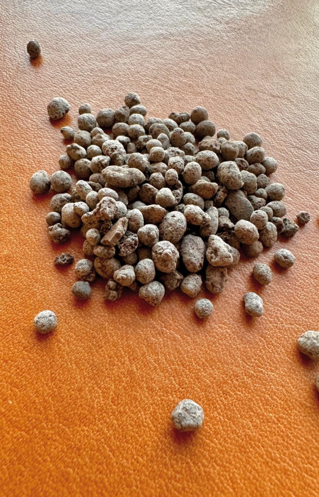 ST_Fertilizer_on_leather